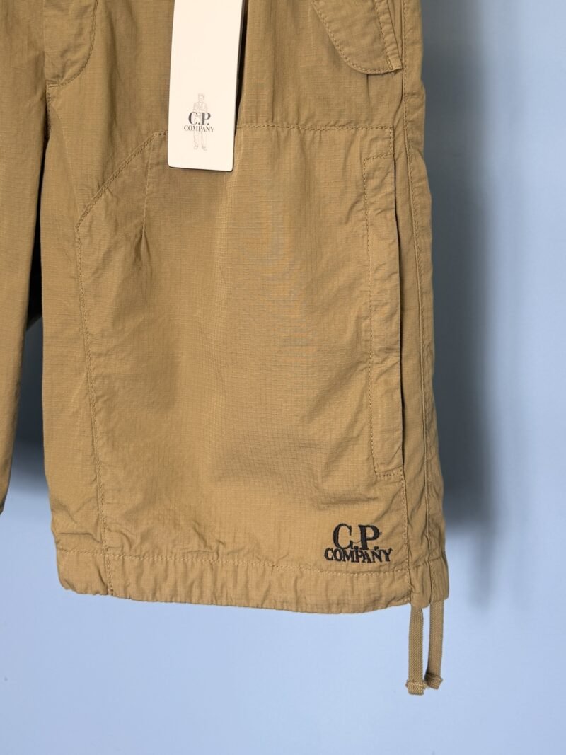 BNWT Medium C.P. Company Tan Brown Beige Embroidered Logo Cargo Shorts 32W 34W - Image 3